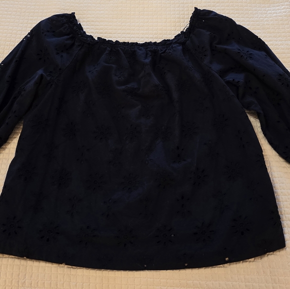 Crown & Ivy Women's Navy Eyelet Peasant Top - Size XL - Picture 3 of 9